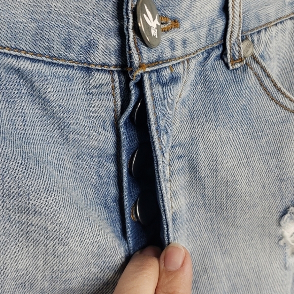 One Teaspoon Bandits Relaxed Fit Distressed Shorts - Picture 3 of 6